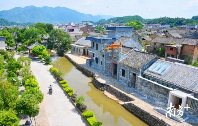 美丽畔水。黄津 摄 