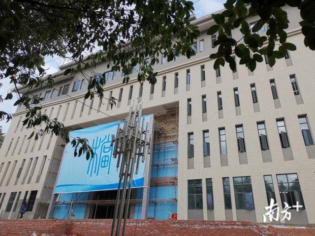 位于连州市青少年宫北侧的连州市档案馆新馆。 位于连州市青少年宫北侧的连州市档案馆新馆。