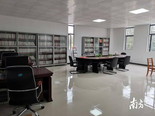 目前,连州市档案馆新馆已建成使用,并已对外开放社会查阅服务。 目前,连州市档案馆新馆已建成使用,并已对外开放社会查阅服务。