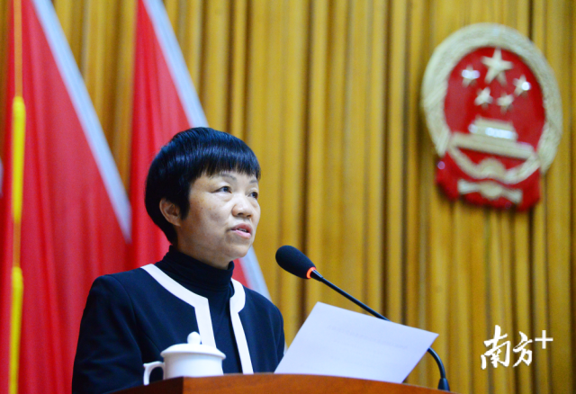 连州市人大常委会主任李成娟向大会报告工作。黄津 摄