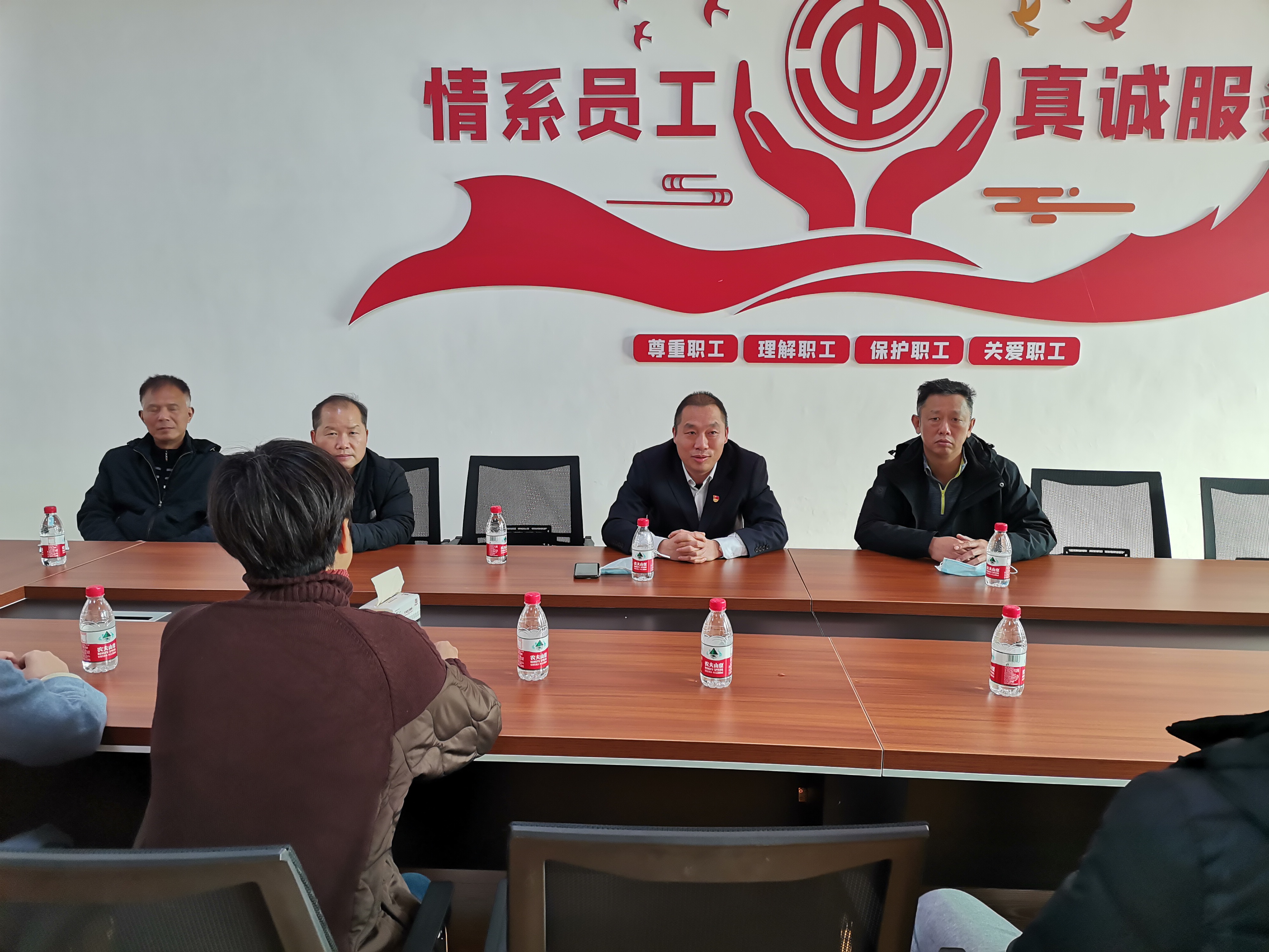 座谈会.jpg