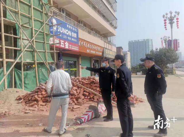 落实“门前三包”制度。