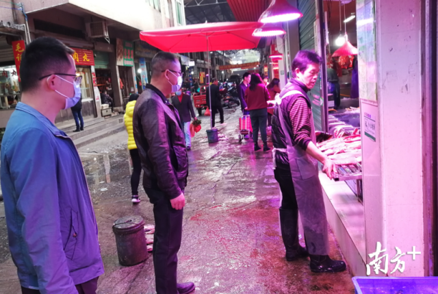 加强市场环境整治。