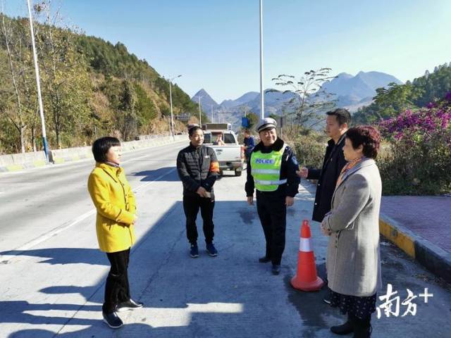 李成娟一行赴九陂镇部分检查站点检查指导工作。