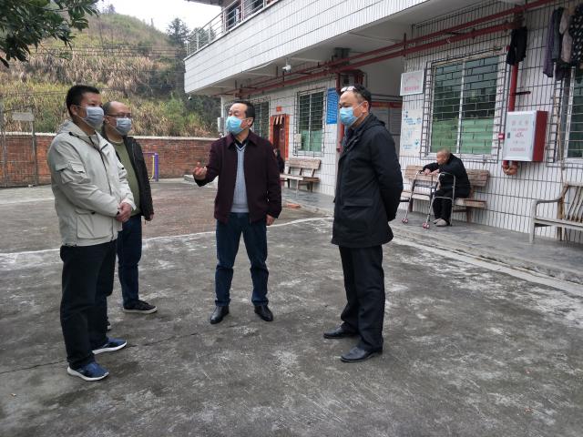 在九陂镇敬老院督导疫情防控工作