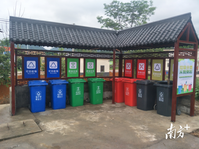 李屋村的垃圾分类收集亭。通讯员供图