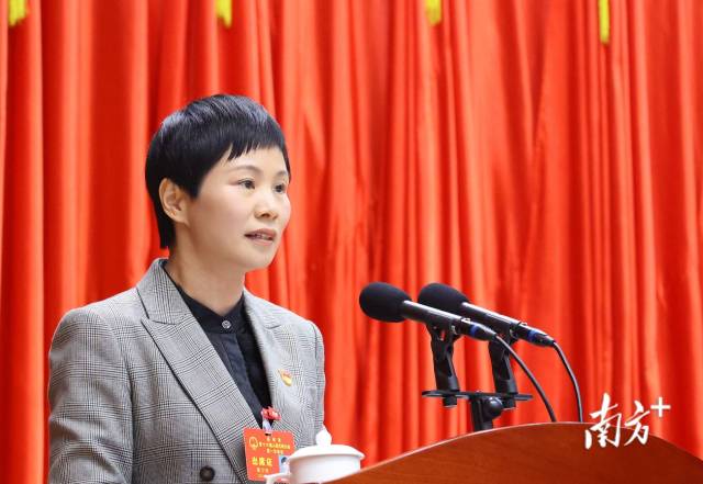 连州市长戴少枚代表新一届市政府领导班子作当选发言。黄津 摄