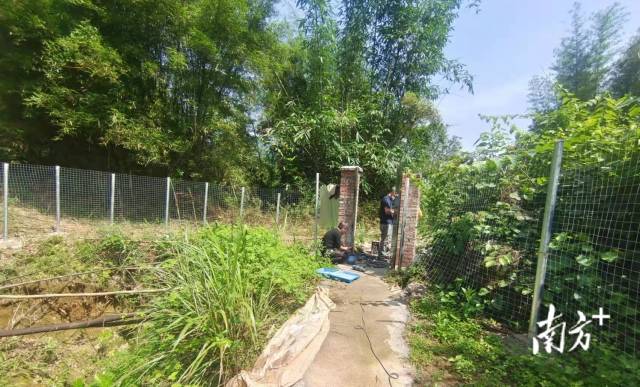 修建隔离防护设施。