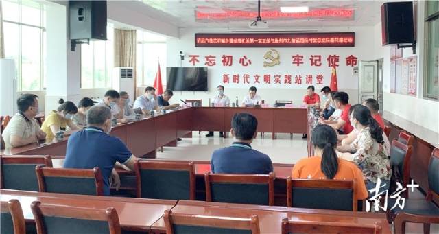 开展党建联建共建活动。
