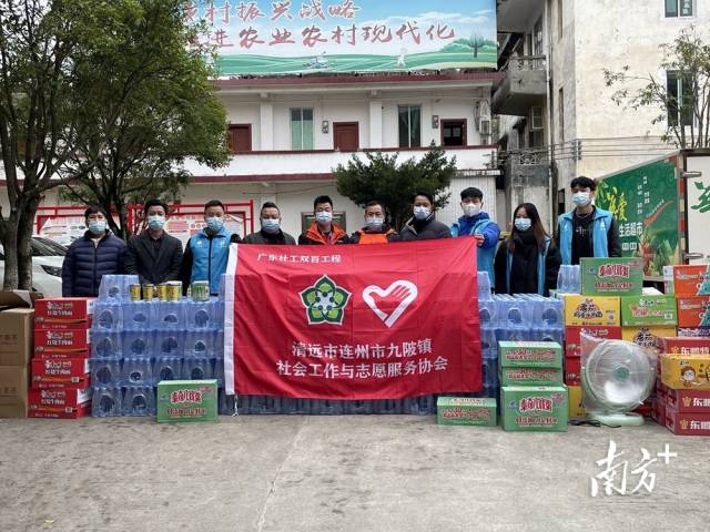 筹措物资助力困难群众暖度寒冬。