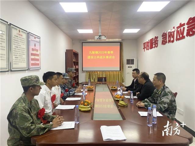 座谈会现场。