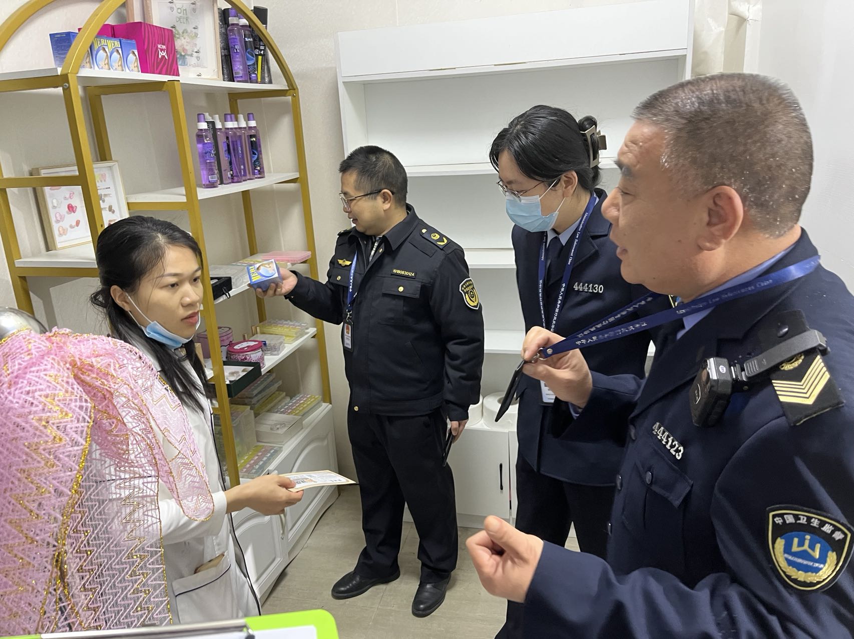 连州市卫生健康局联合市公安、市场监督管理等部门开展打击非法医疗美容专项检查.jpg