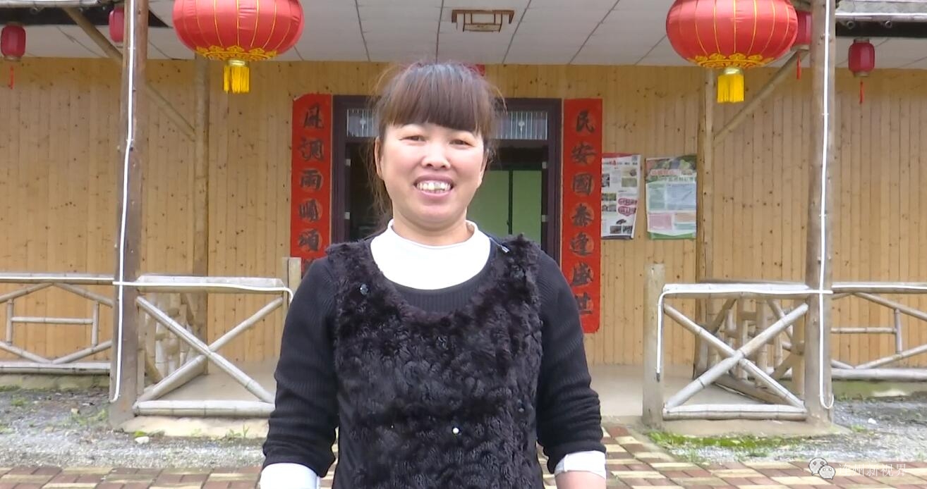摆脱贫困的李京花面露笑容