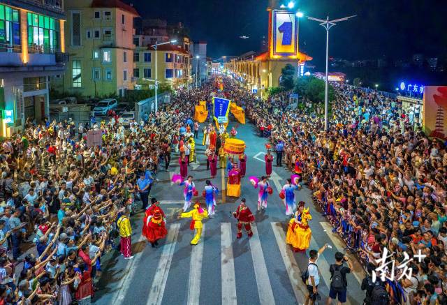 “到连州过周末 到连州吃宵夜”成为旅游品牌。丘贵星 摄 “到连州过周末 到连州吃宵夜”成为旅游品牌。丘贵星 摄