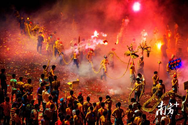 星子舞火龙。潘贤强 摄 星子舞火龙。潘贤强 摄