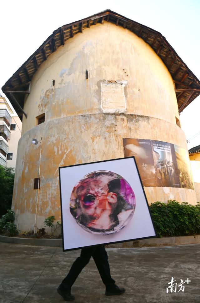 连州国际摄影年展被授予“全国文化品牌典型案例”。黄津 摄 连州国际摄影年展被授予“全国文化品牌典型案例”。黄津 摄