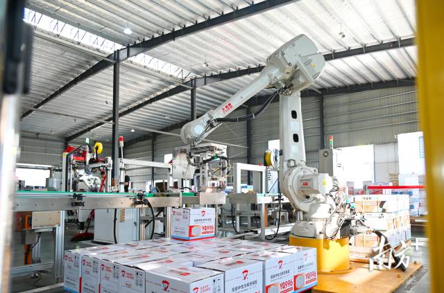 连州新增国家高新技术企业14家，增长率高达93%。黄津 摄