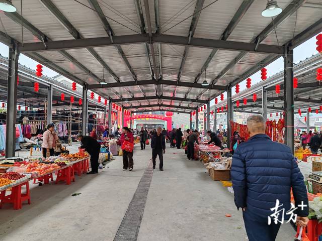 新建的东陂综合市场。