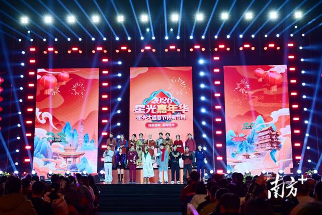 1月28日，央视《星光大道》春节特别节目走进连州海阳湖中央公园。黄滢 摄