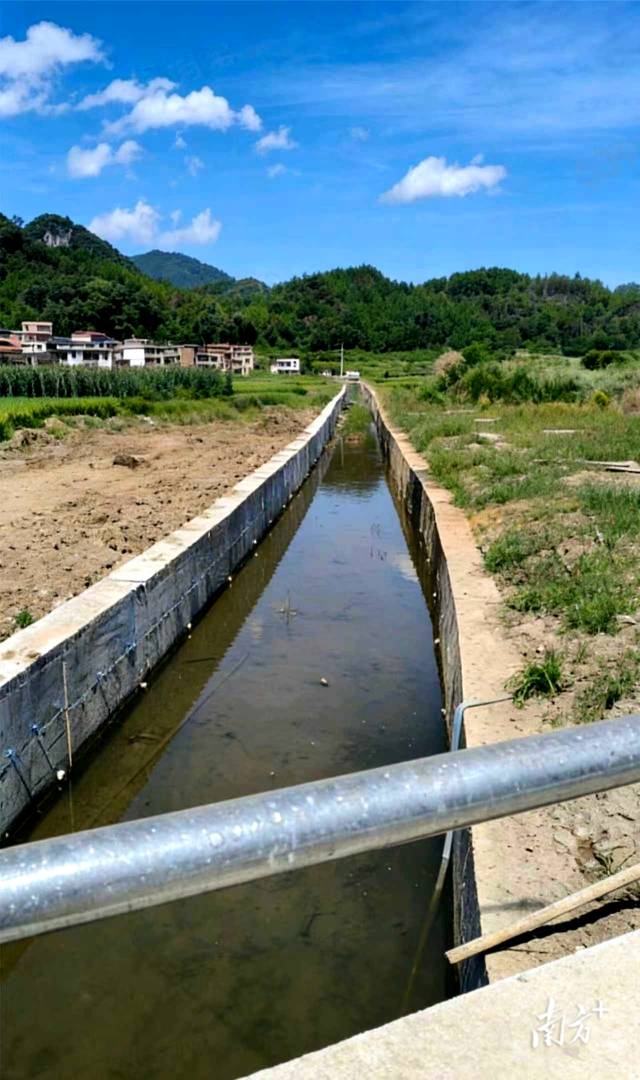 这幅河畅景美的乡村水利新画卷,是保安镇治水兴农的鲜活写照。杨钧著 摄 这幅河畅景美的乡村水利新画卷,是保安镇治水兴农的鲜活写照。杨钧著 摄