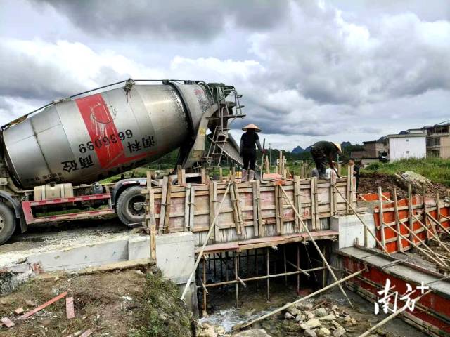 杨梅浪渠系清淤攻坚历时四个月。杨钧著 摄 杨梅浪渠系清淤攻坚历时四个月。杨钧著 摄