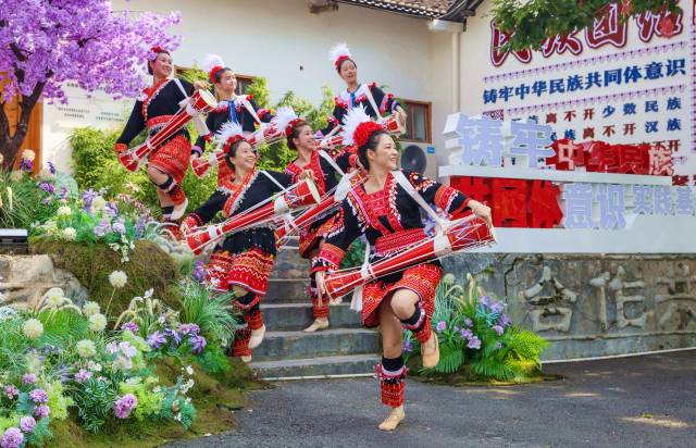 瑶族长鼓舞。吴彦 摄