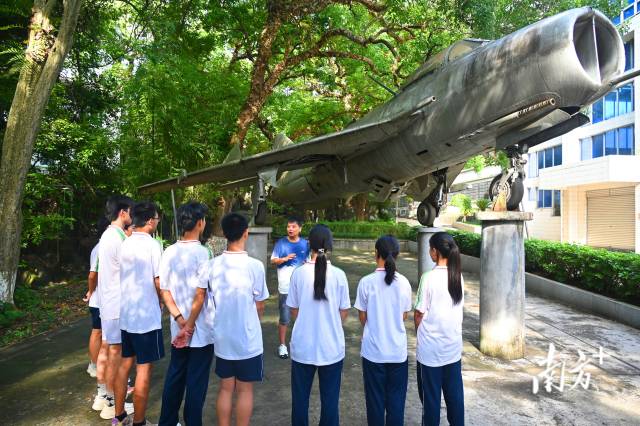 连州中学推动“教—学—评”一体化，创设出“连中味”生态课堂。黄津 摄