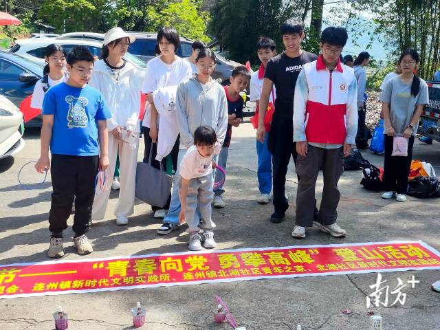 趣味套圈互动活动。连州镇 供图
