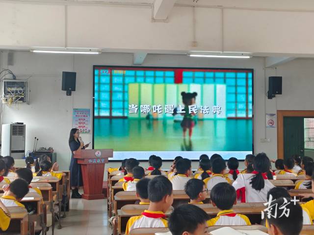 在西城小学，普法课堂让尊法守法的种子在小学生心中悄然生根发芽。通讯员 供图