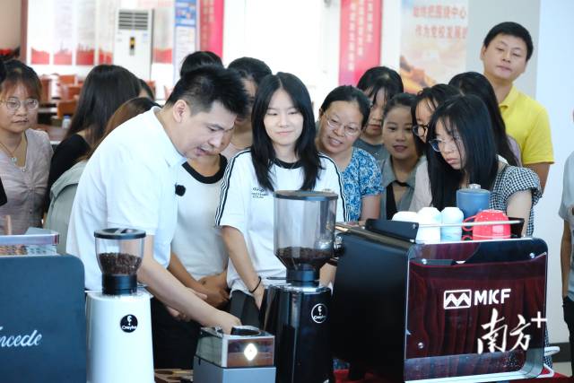 精品咖啡培训师付宇现场授课。