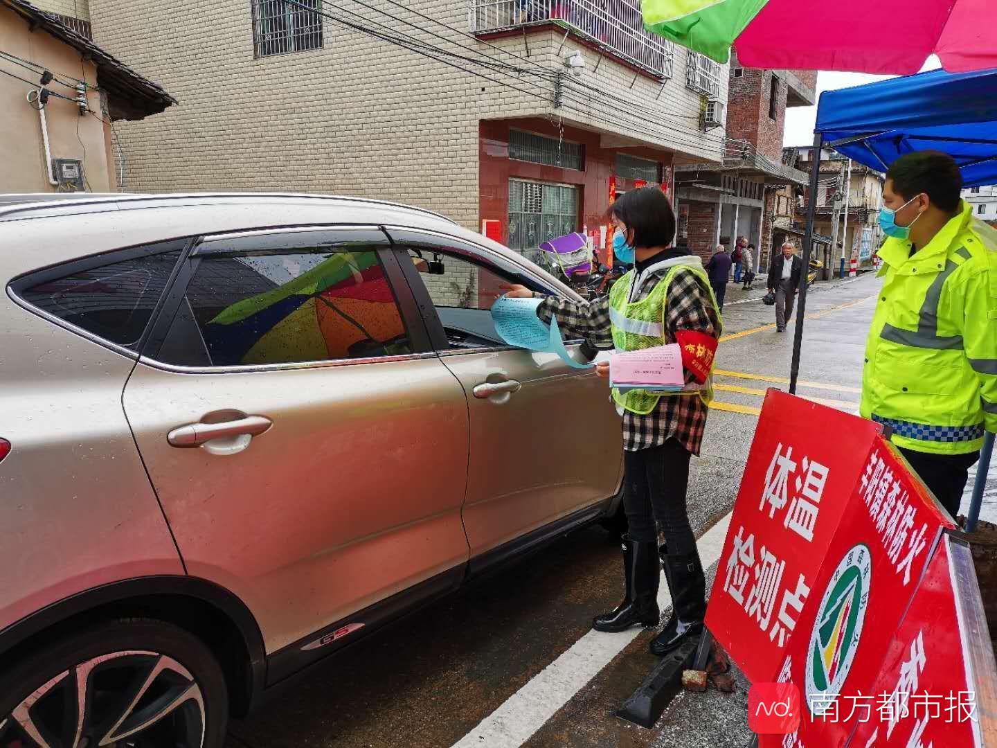 李靖云参与疫情防控工作。受访者供图