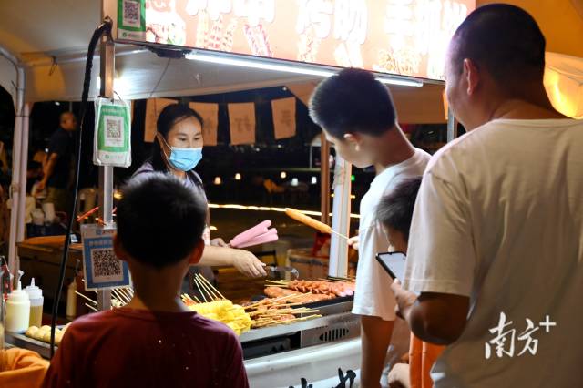 美食飘香四溢。黄滢 摄 美食飘香四溢。黄滢 摄