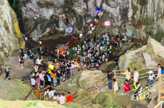连州地下河假期前两日累计接待游客1.22万人次。连州文旅供图 连州地下河假期前两日累计接待游客1.22万人次。连州文旅供图