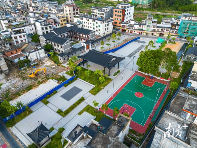 冯达飞故居片区改造现场。