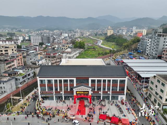 东陂综合市场。