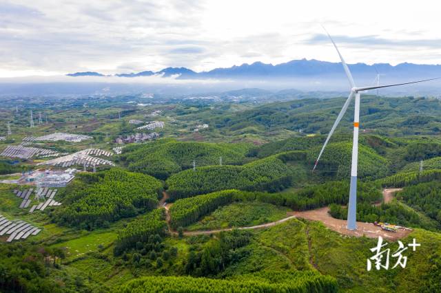 新能源产业入选省首批县域“光伏+建筑”应用试点。潘贤强 摄 新能源产业入选省首批县域“光伏+建筑”应用试点。潘贤强 摄