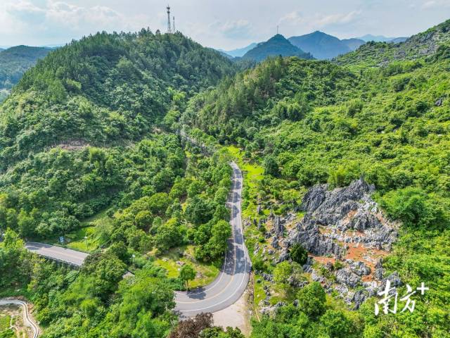 东塘村的地下河旅游大道。