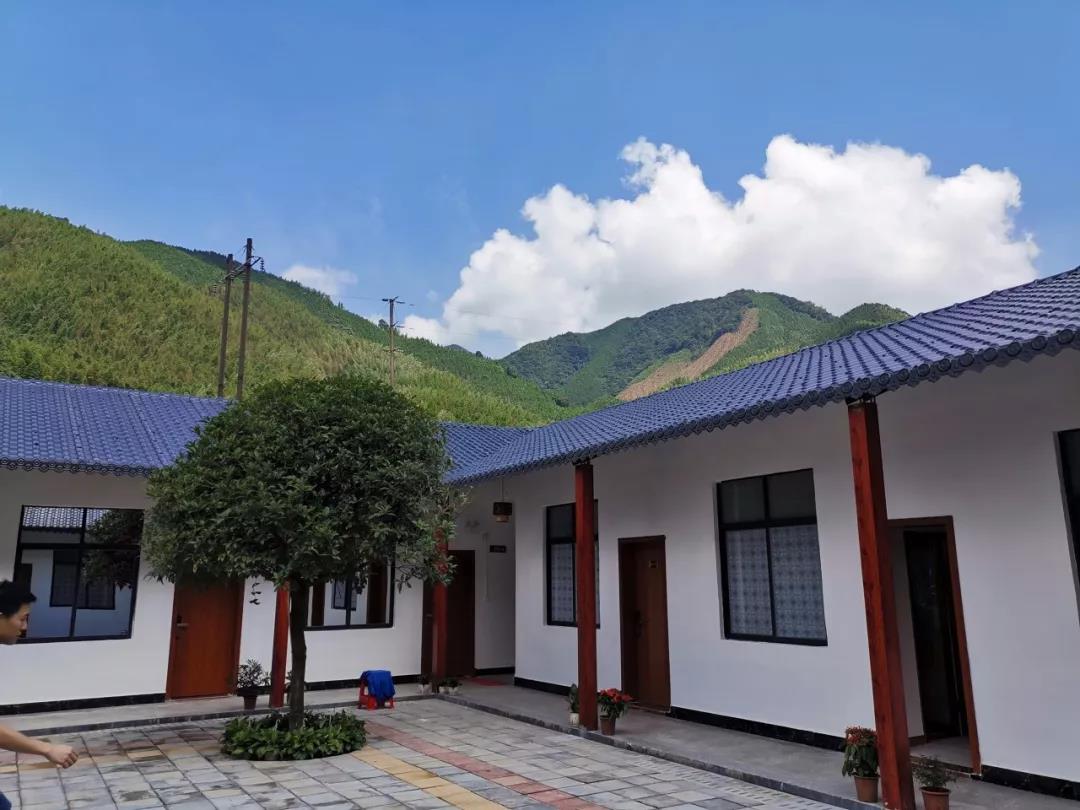连州三水乡新八村建了一栋"四合院"!风景如画,体验感满分