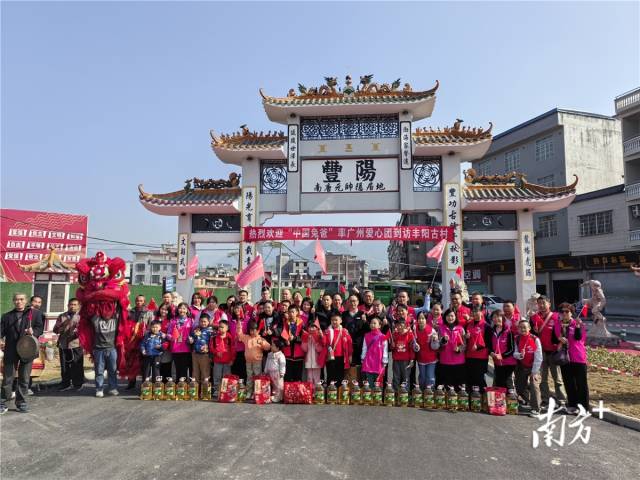 自2016年起，“中国兔爸”程敏在元旦当日都会雷打不动带领广州的亲子家庭踏上前往连州的爱心之旅。
