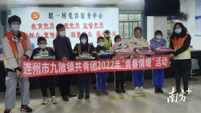 走访慰问困境儿童。