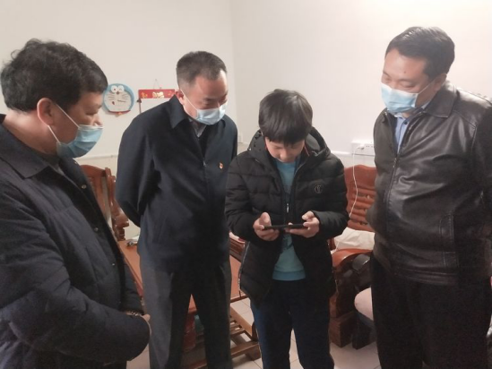 清远市教育局刘耀坚深入基层学校调研“防疫防控”及 学生“线上学习”工作情况1054.png