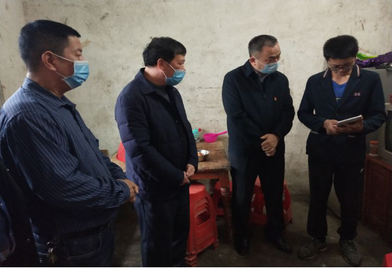 清远市教育局刘耀坚深入基层学校调研“防疫防控”及 学生“线上学习”工作情况1220.png